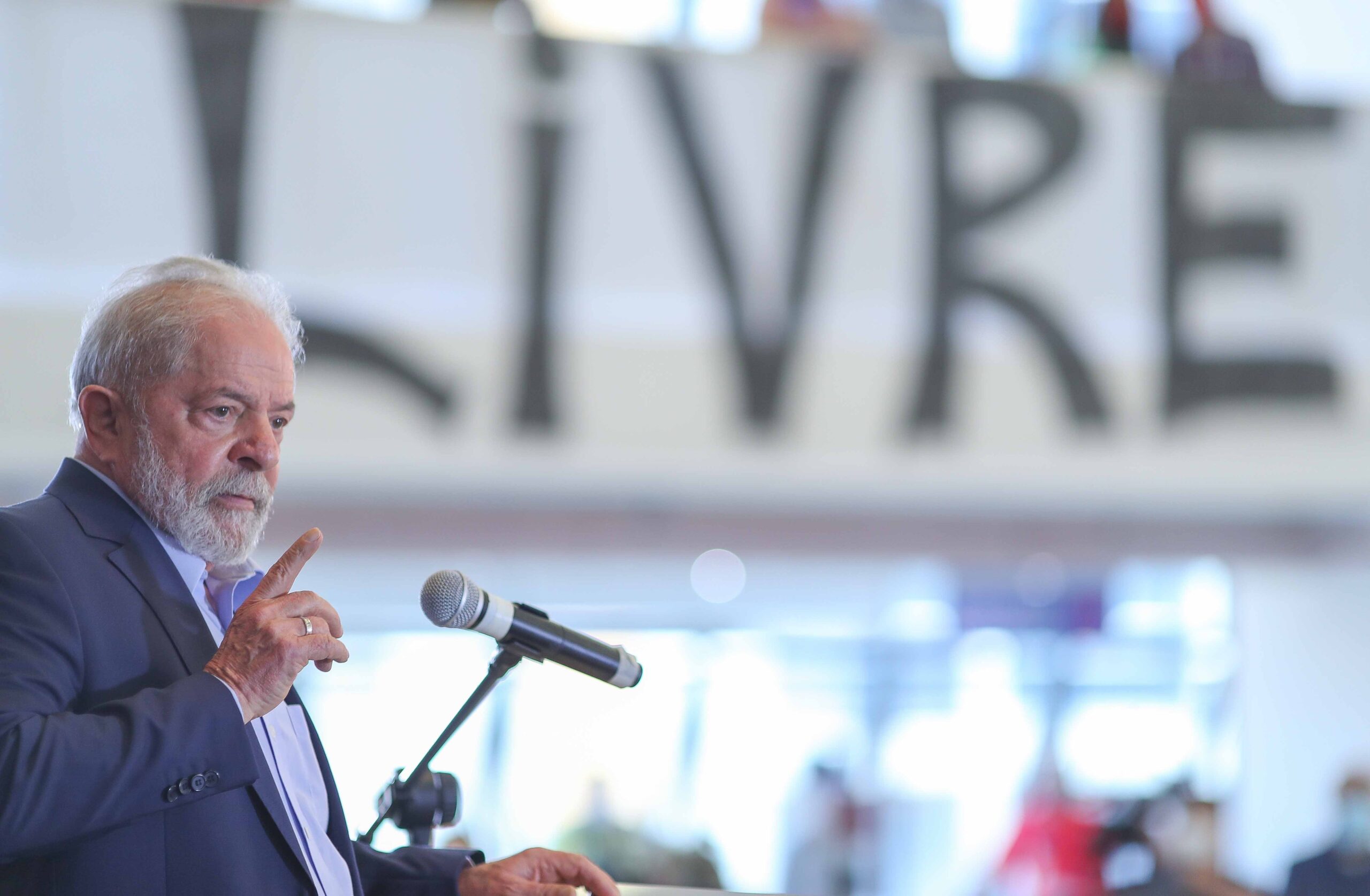 Em discurso histórico, Lula reafirma inocência, deixa 2022 em aberto e manda recado: “não tenham medo de mim”