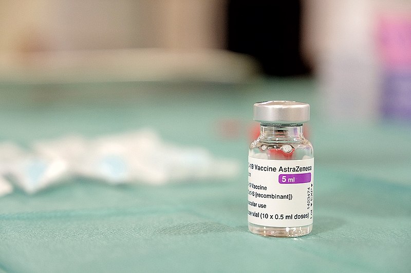 Após suspensão temporária na Europa, cientistas reafirmam segurança da vacina Oxford/AstraZeneca