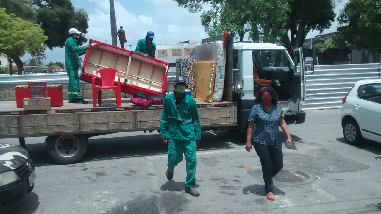 Luta por moradia: Mais de 2 meses após decisão judicial, prefeitura transfere as famílias da Ocupação na Ribeira para galpão