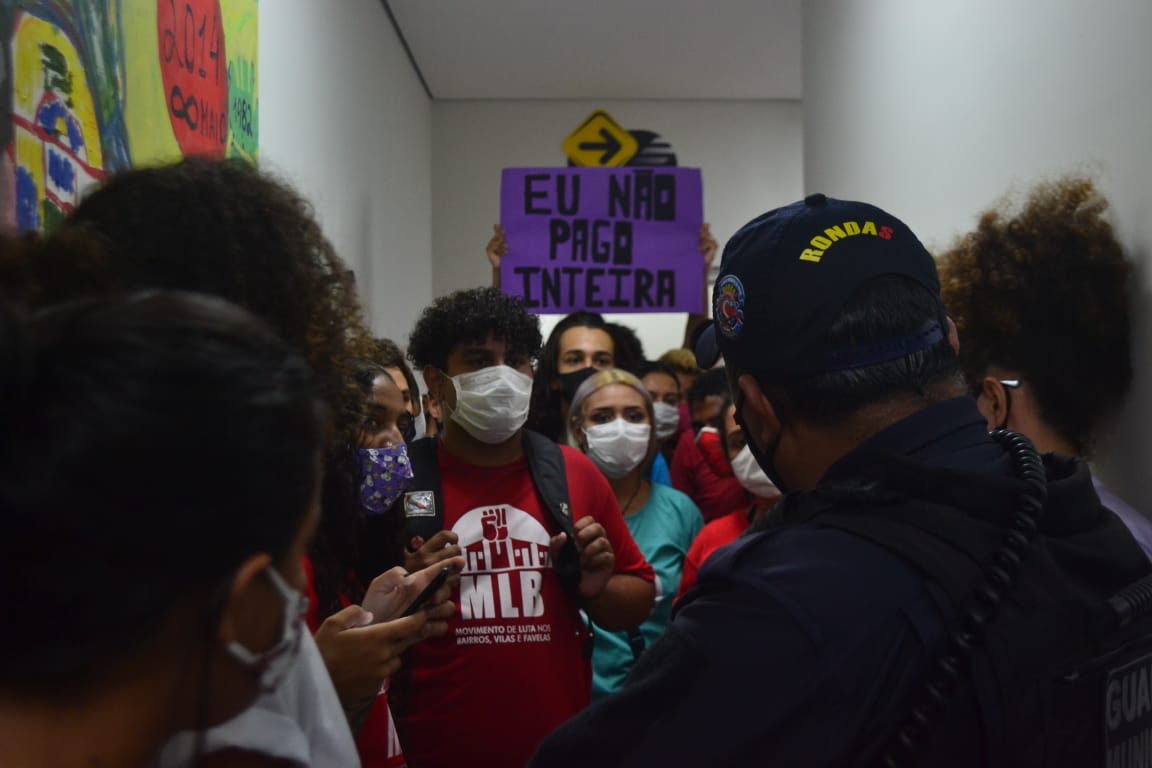 Ativistas ocupam a sede da STTU por 100% da frota de ônibus e direito à meia passagem dos estudantes