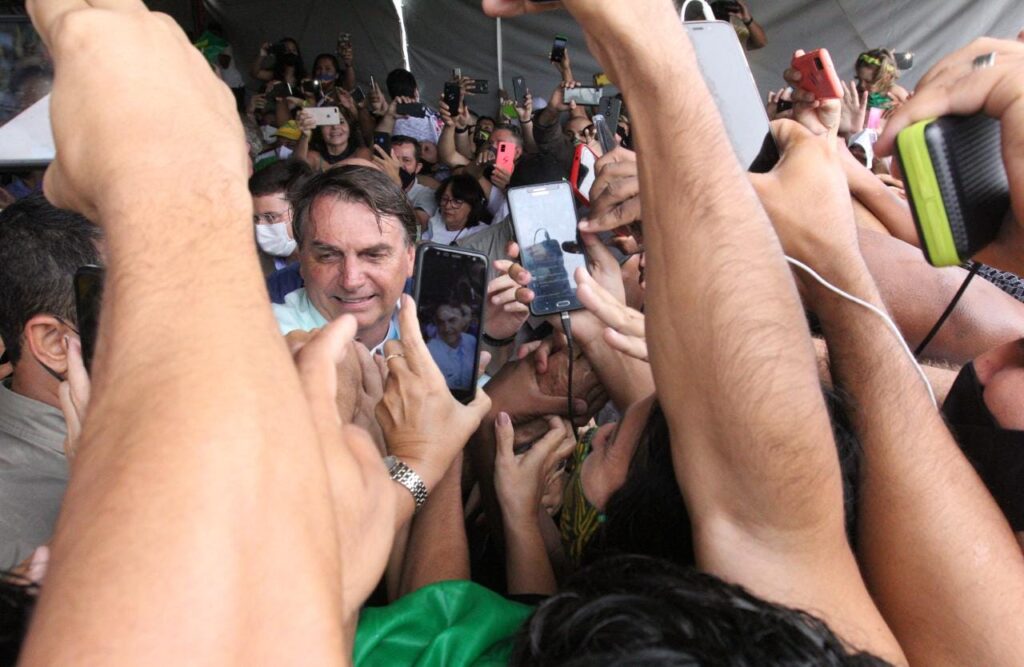 Bolsonaro em Alagoas: uma visita, promoção à Covid-19 e vários vexames