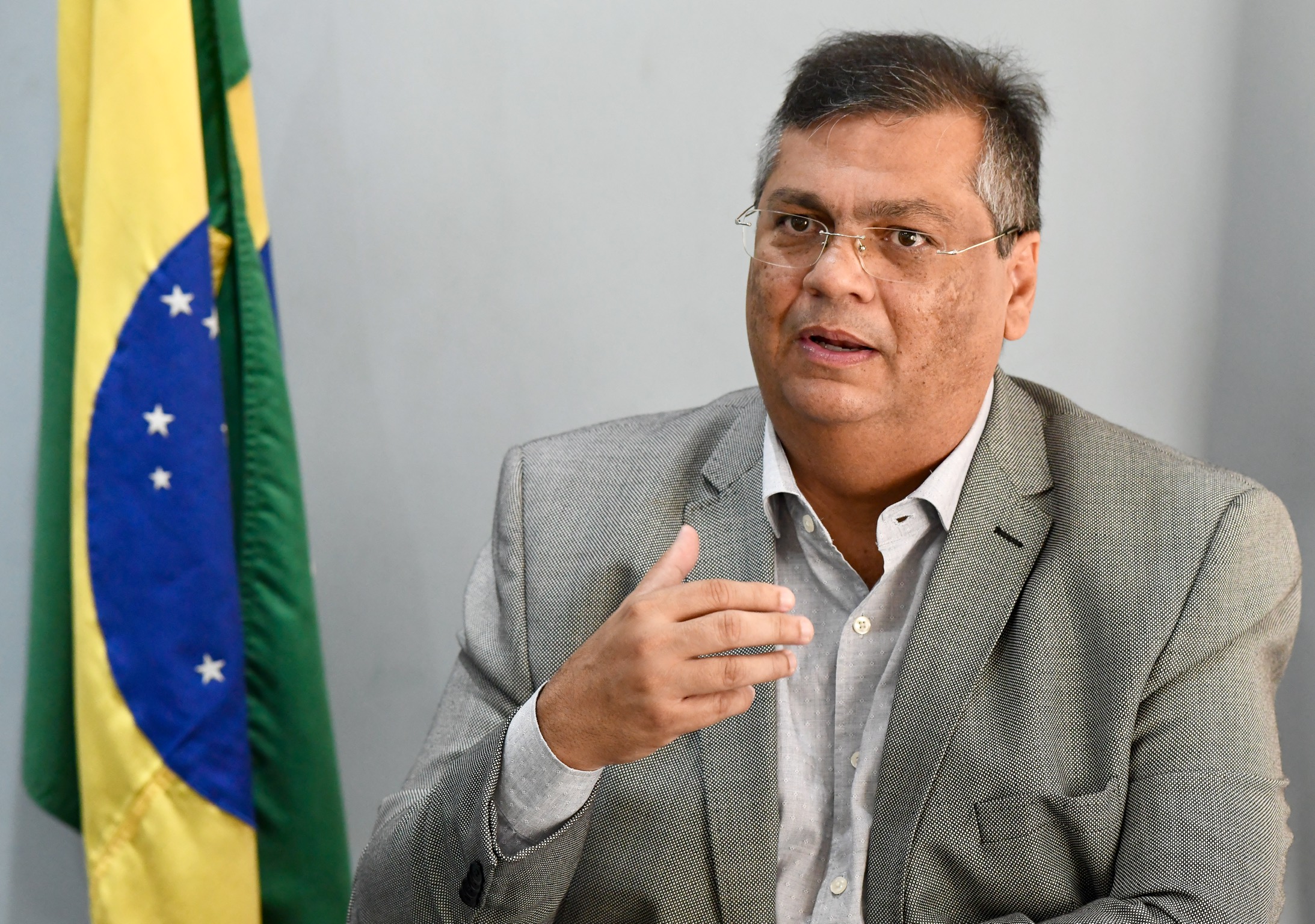 Flávio Dino anuncia desfiliação do PCdoB; destino deve ser o PSB