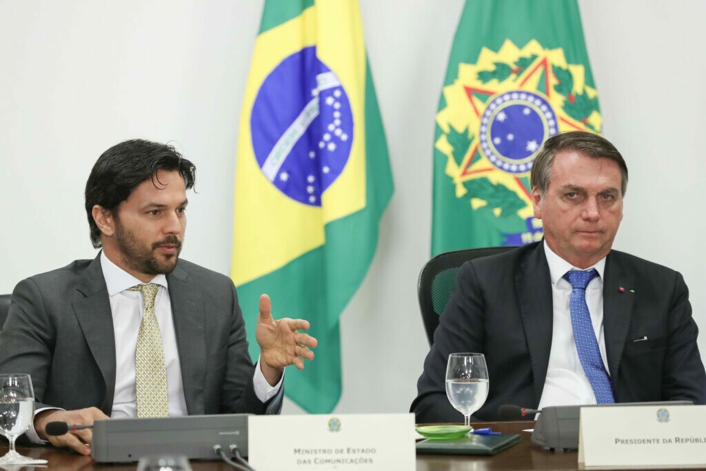 Bolsonaro põe à venda mais um patrimônio nacional: Deputados aprovam privatização dos Correios