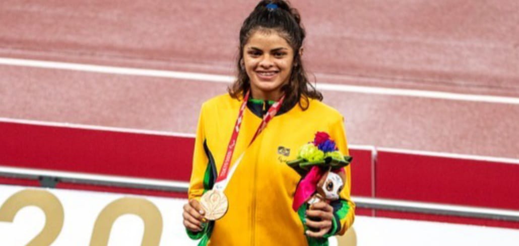 Potiguar Jardênia Felix é bronze no atletismo em Tóquio, aos 17 anos