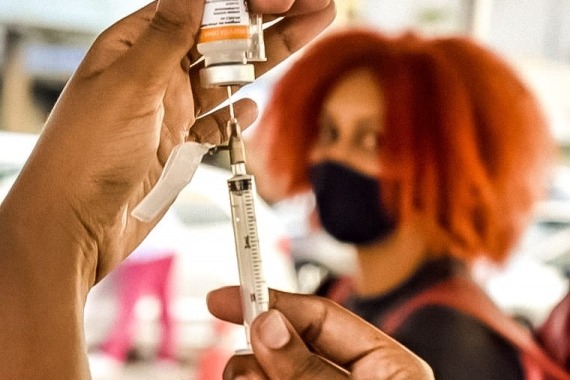 Covid-19: Sociedade Brasileira de Infectologia recomenda retomada da vacinação de adolescentes
