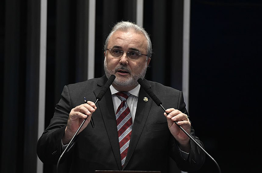 Senador do RN que integra Conselho da República manda recomendação a Bolsonaro: “renuncie, presidente”