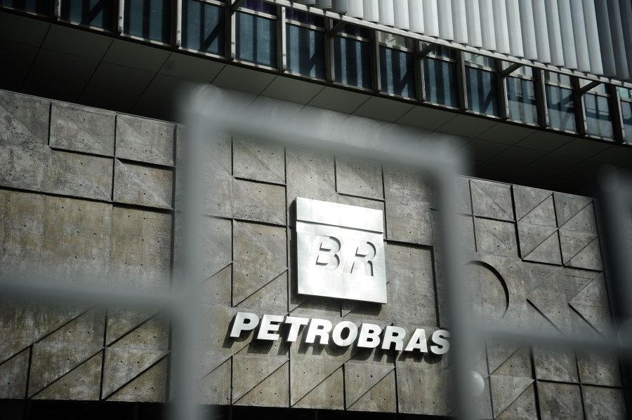 Anúncio publicitário da Petrobras tenta livrar atual gestão da responsabilidade nos altos preços de combustíveis