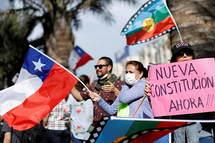 Baixa participação eleitoral no Chile vai além do fim do voto obrigatório: “O neoliberalismo se expressa na despolitização”, explica cientista política