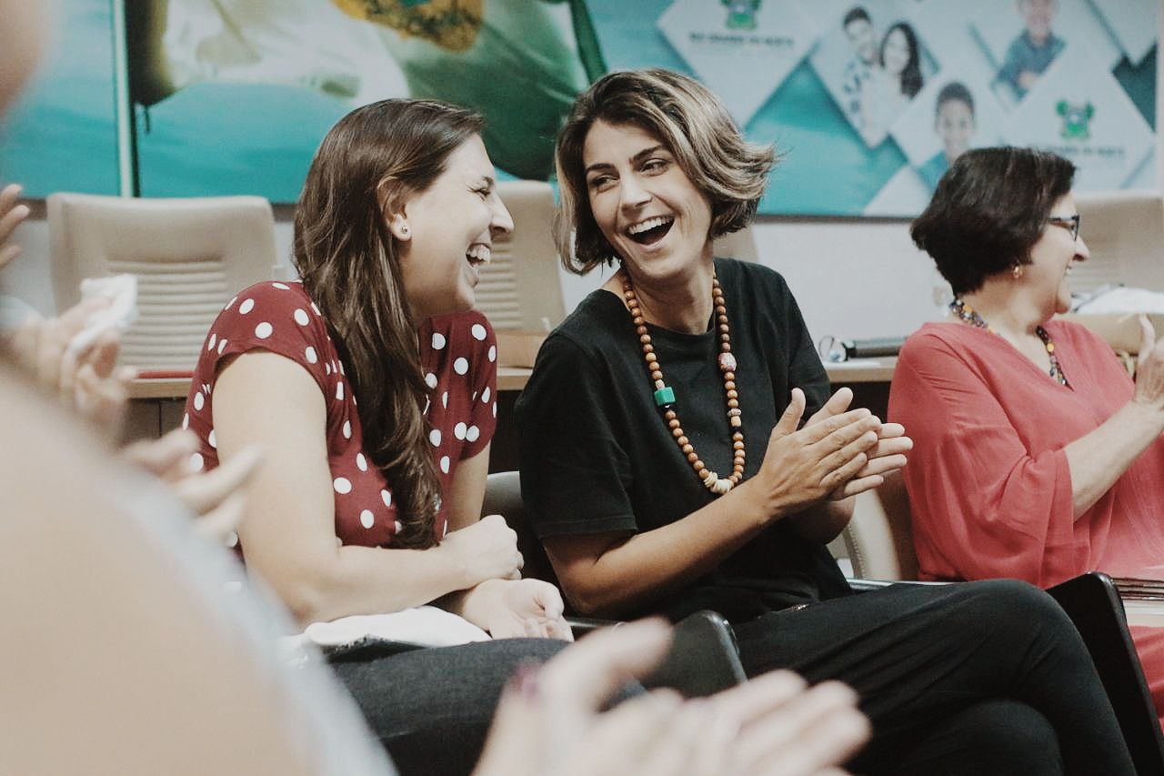 Bar LGBTQI+ recebe Natália Bonavides e Manuela D'ávila para debate sobre política e violência de gênero