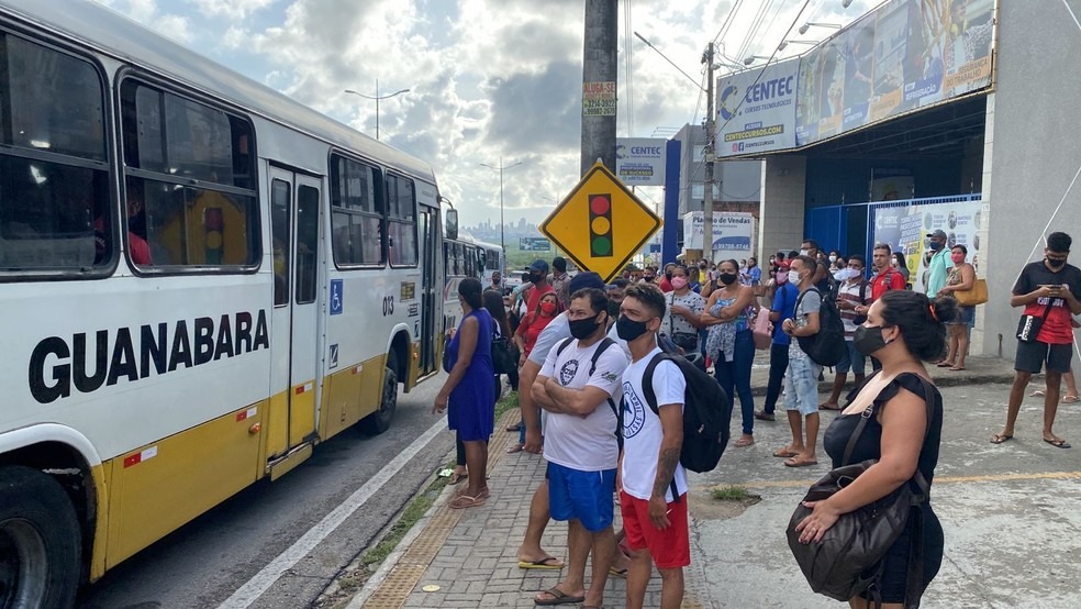 Motoristas de ônibus de Natal retomam greve nesta quinta (27)