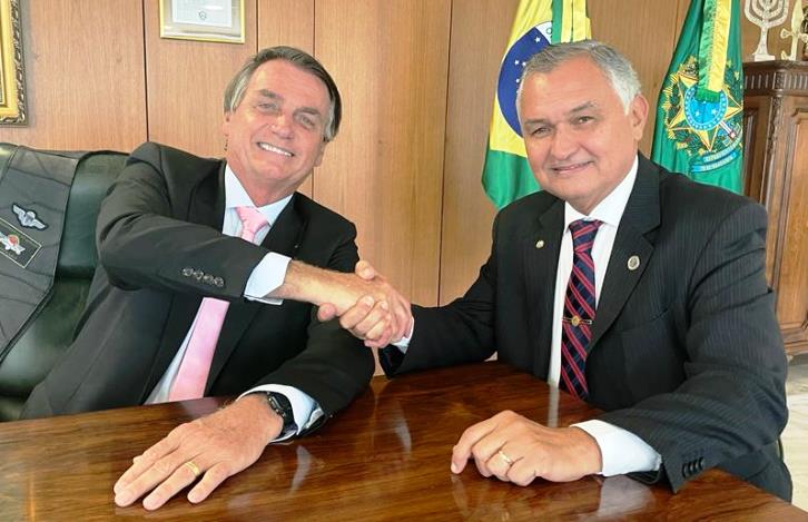 ​Deputado Girão se filia ao PL​ de Bolsonaro​, mas terá dificuldades na tentativa de reeleição