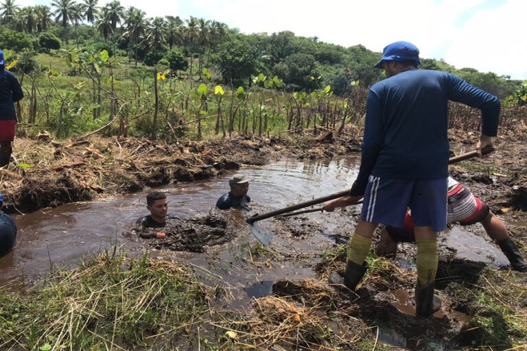 Povo Potiguara da Paraíba recupera rio importante para a comunidade