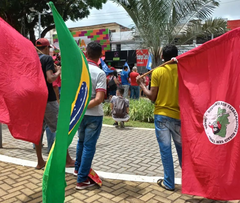 Militantes dialogam com população no Alecrim em ato “Bolsonaro Nunca Mais”  - Saiba Mais