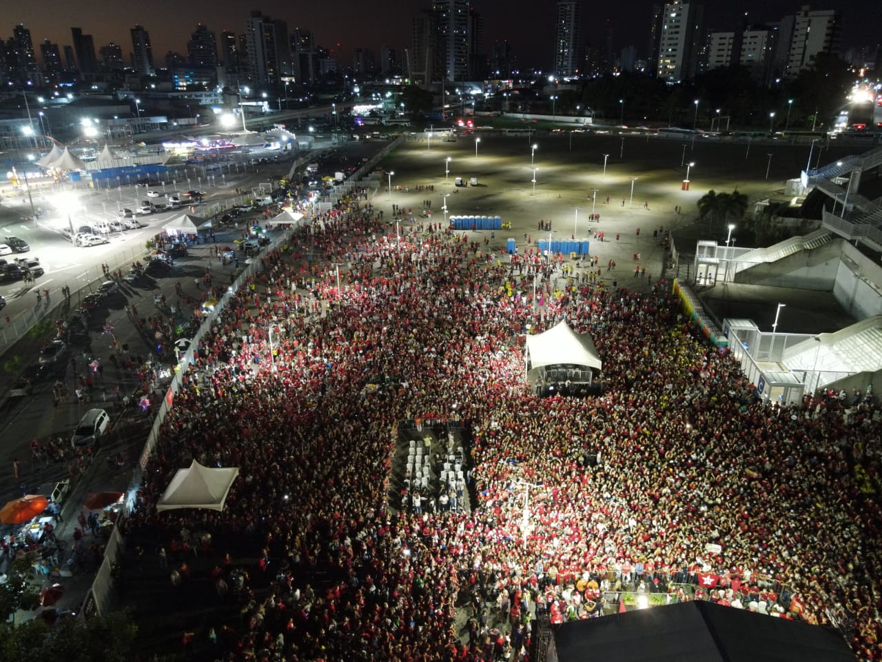 Ato político com Lula em Natal leva 3,5 vezes mais público que encontro com Bolsonaro
