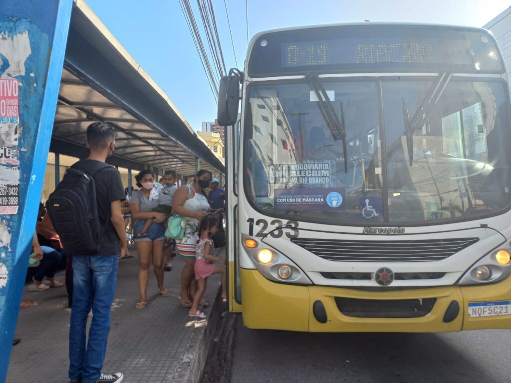 Ponto de ônibus na Cidade Alta, em Natal (RN) I Foto: Mirella Lopes