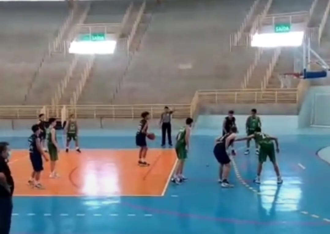 Vídeo: Torcida chama adolescente negro de macaco durante jogo de basquete em Mossoró