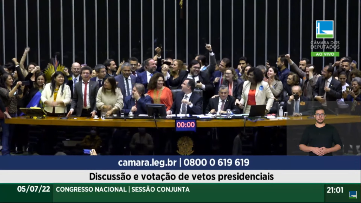 Congresso derruba vetos de Bolsonaro a leis culturais Paulo Gustavo e Aldir Blanc 2