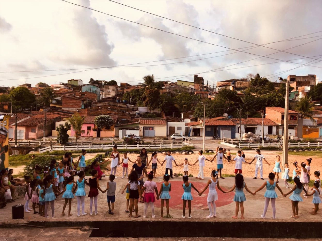 Espetáculo de dança “Eu sou favela” reúne 120 crianças da periferia de Natal