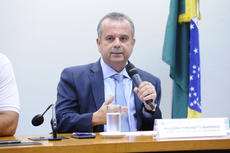 Carlos Eduardo denuncia Rogério Marinho por abuso de poder político e econômico
