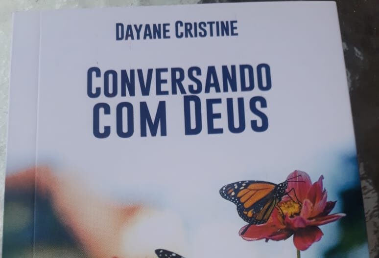 Dayane Cristine lança nesta quinta (22) livro sobre diálogo com Deus na Livraria Cooperativa Cultural