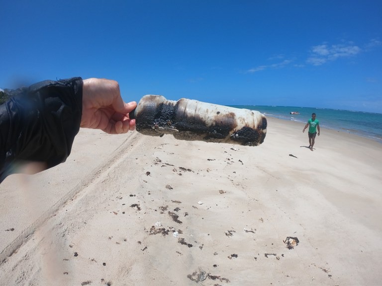 Resíduos oleosos encontrados em praias do Nordeste em agosto não têm relação com derramamento de óleo de 2019