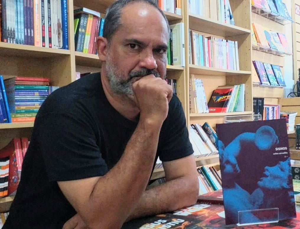 Escritor e jornalista Cefas Carvalho lança livro de poesia nesta quinta na Livraria Manimbu​​