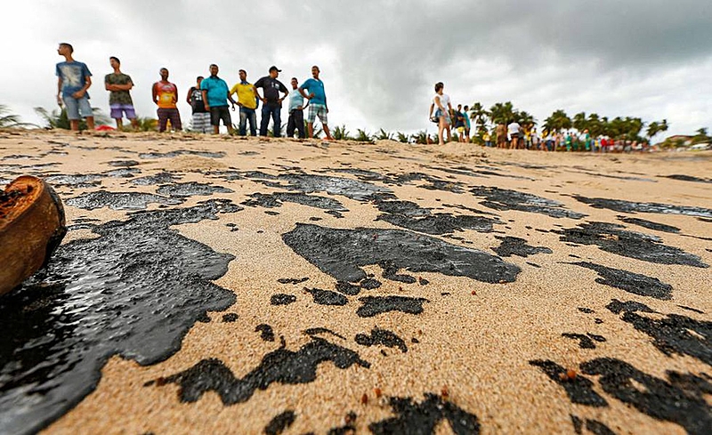 Grupo de Trabalho participa de ações para retirada de óleo na Costa dos Corais em Alagoas. - Felipe Brasil/ Fotos Públicas