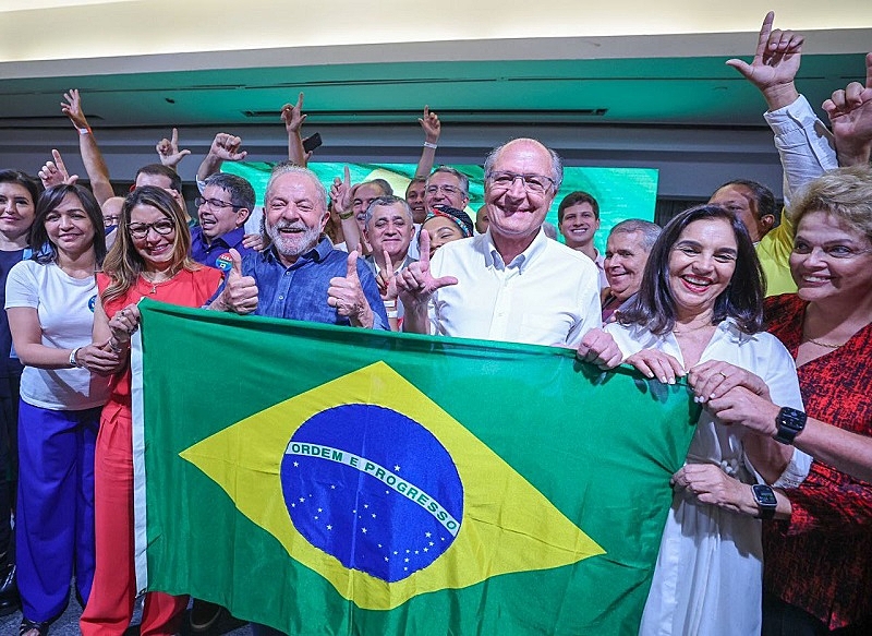 Ainda durante a campanha, Lula carregava uma aliança ampla, que chegava em até 10 partidos. Após o primeiro turno, esse arco ficou ainda mais curvado - Foto: Ricardo Stuckert