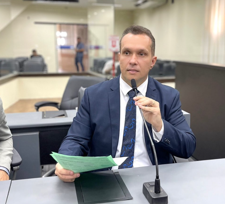 Sobrinho de ex-vice-governador e primo de deputado: Eriko Jácome assumirá presidência da Câmara Municipal de Natal
