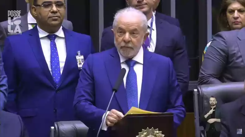 Lula toma posse como presidente pela 3ª vez e faz discurso histórico no Congresso: 