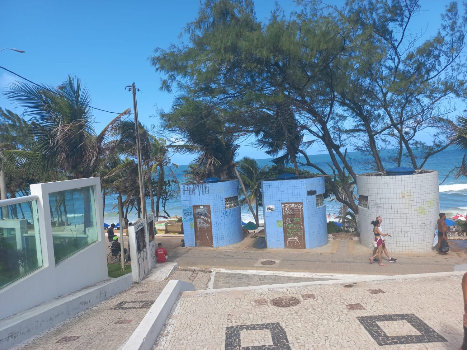 Banheiros fechados na Esgoto na Praia de Ponta Negra I Foto: Mirella Lopes