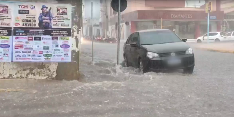 Mossoró registra forte chuva e pontos de alagamento nesta Quarta-feira de Cinzas