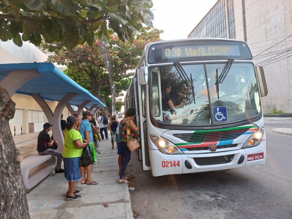 Parada de ônibus na Avenida Rio Branco, na Cidade Alta, centro de Natal I Foto: Mirella Lopes