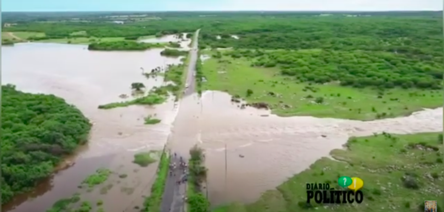 Trecho interrompido da ponte que liga os municípios de Caraúbas e Olho d’água dos Borges, na RN-117 I Imagem: reprodução youtube