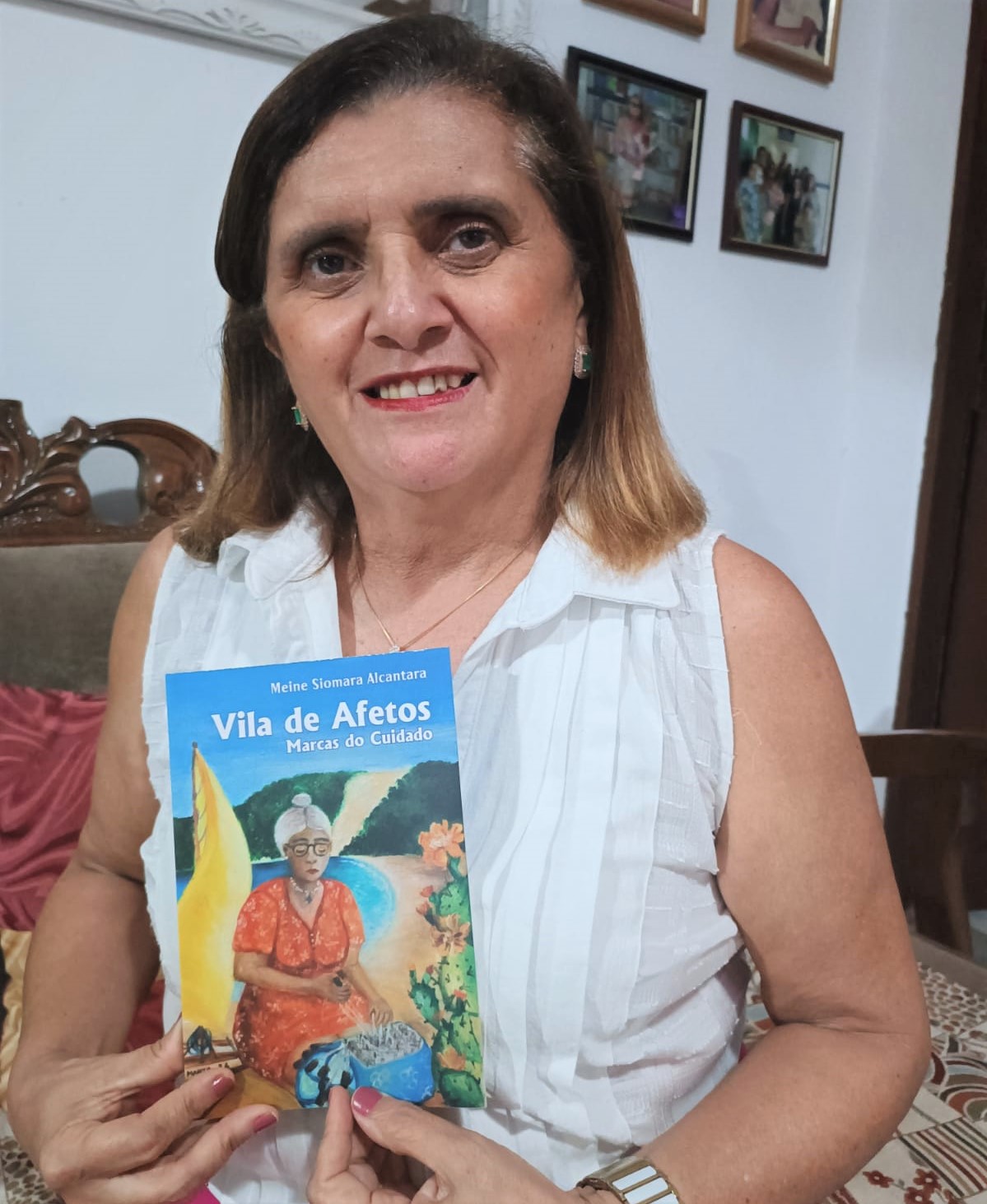 Enfermeira de posto da Vila de Ponta Negra lança livro de crônicas e poemas sobre vivências no SUS