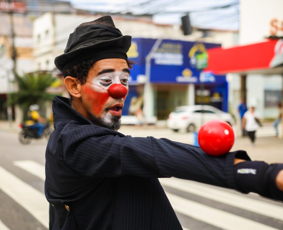 Semana do Circo de Natal: “é uma forma de diferenciar nosso trabalho da mendicância”, diz artista de rua