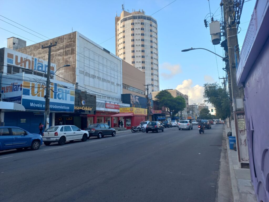 Avenida Rio Branco com Edifício Ducal ao fundo, no bairro da Cidade Alta