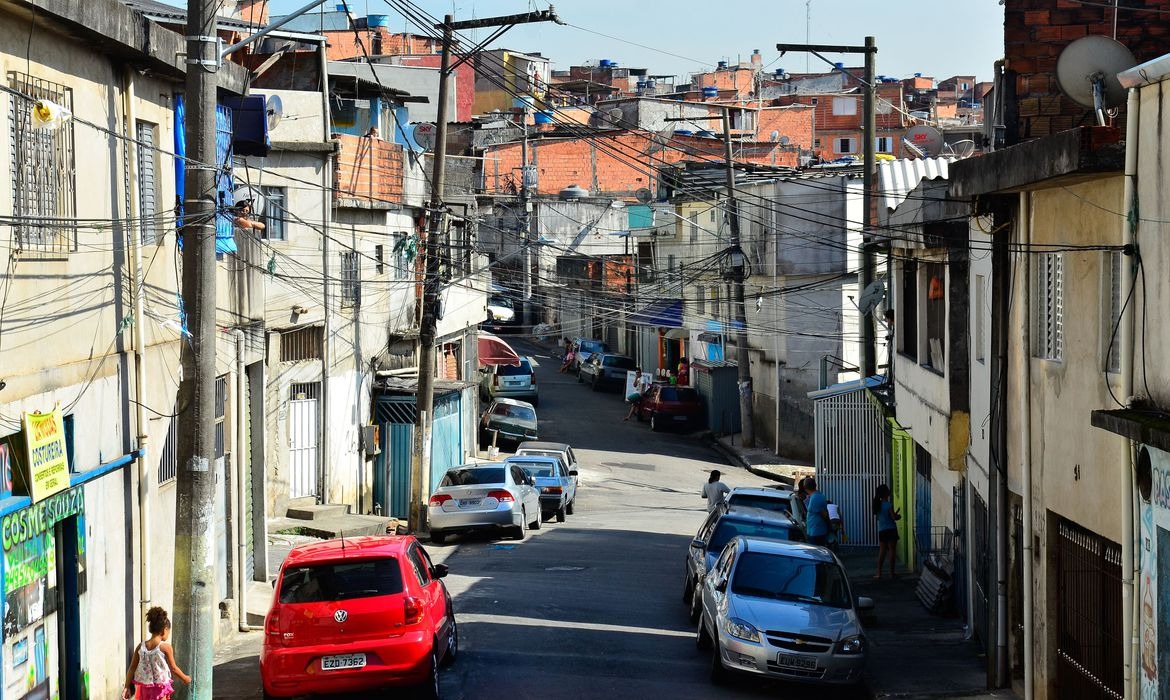 Falta de acesso a consultas e exames para detectar câncer é problema para 82% dos moradores de favelas