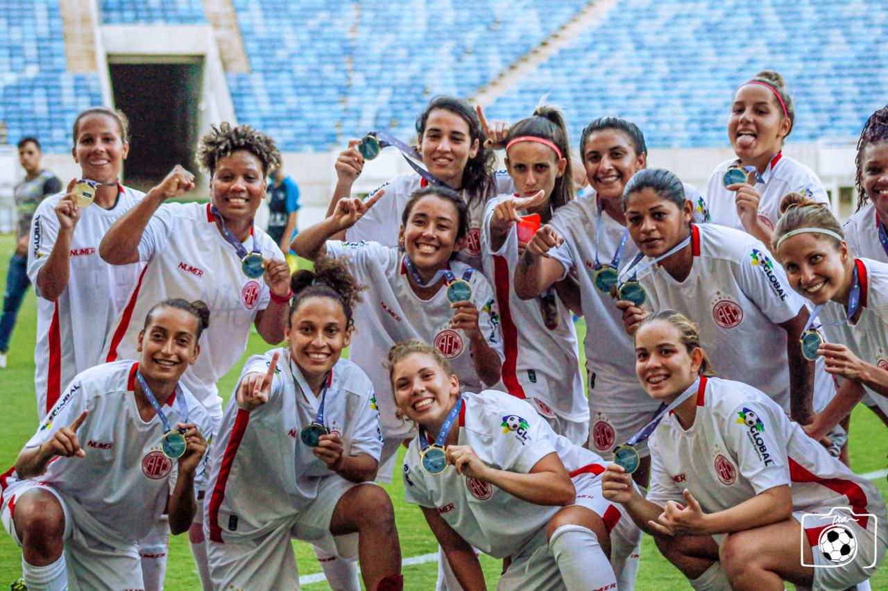 Sonho escanteado: potiguares desistem do futebol feminino por falta de apoio e estrutura