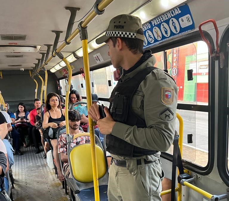 Em Natal, ônibus recebem viagens com escolta armada de PMs