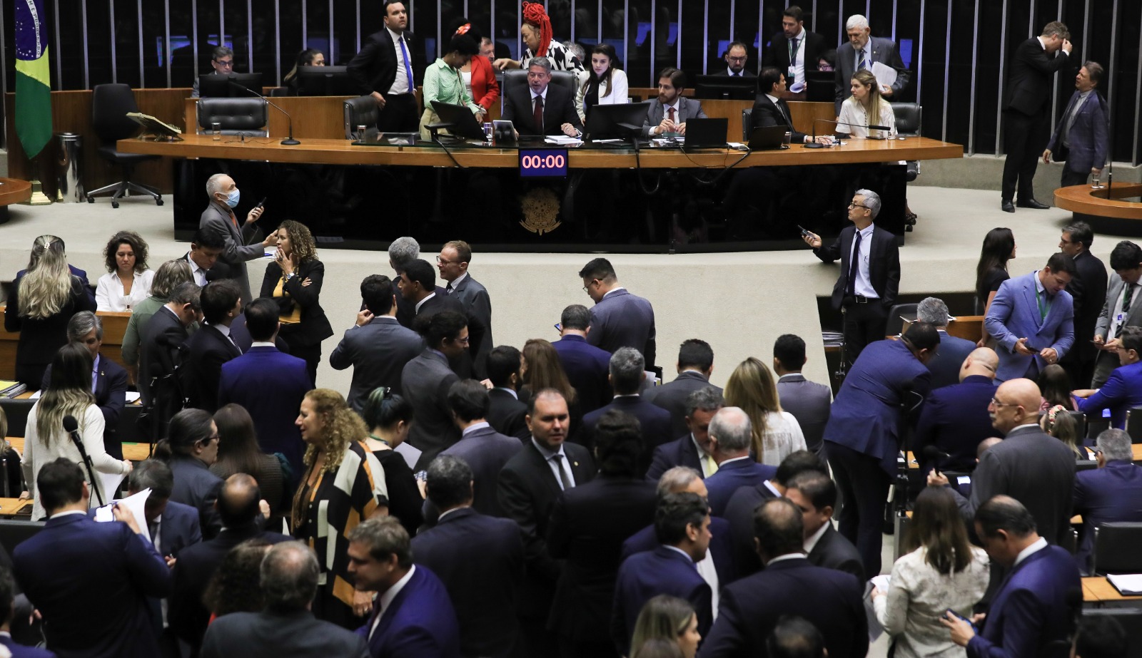Frente com 5 parlamentares do RN orientará derrubada de vetos de Lula