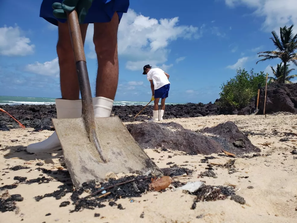 Vazamento de óleo no litoral do RN tem “severos impactos ecológicos