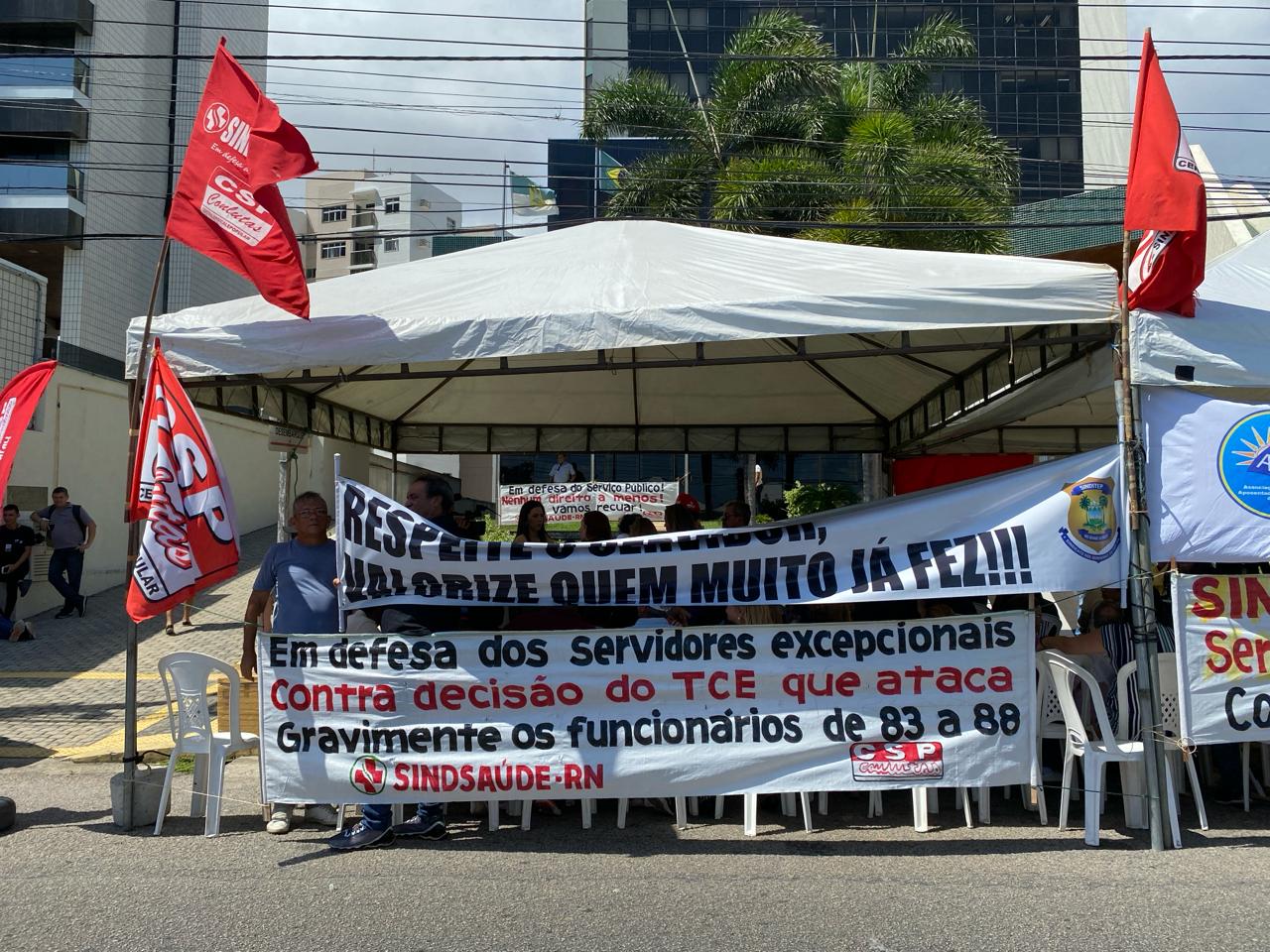 Servidores protestam contra decisão do TCE sobre aposentadorias no RN
