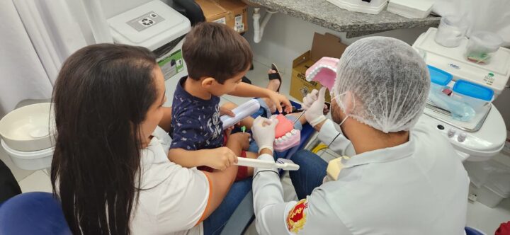 Crianças com deficiência recebem atendimento odontológico da UFRN