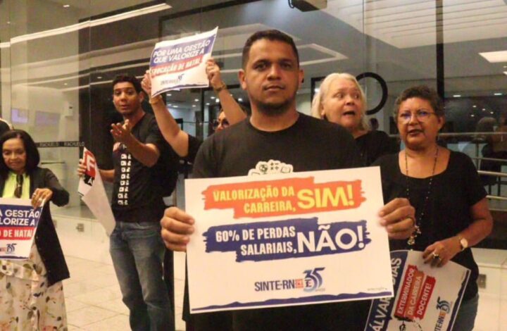 Protesto do SINTE/RN questiona gestão de Álvaro Dias na educação