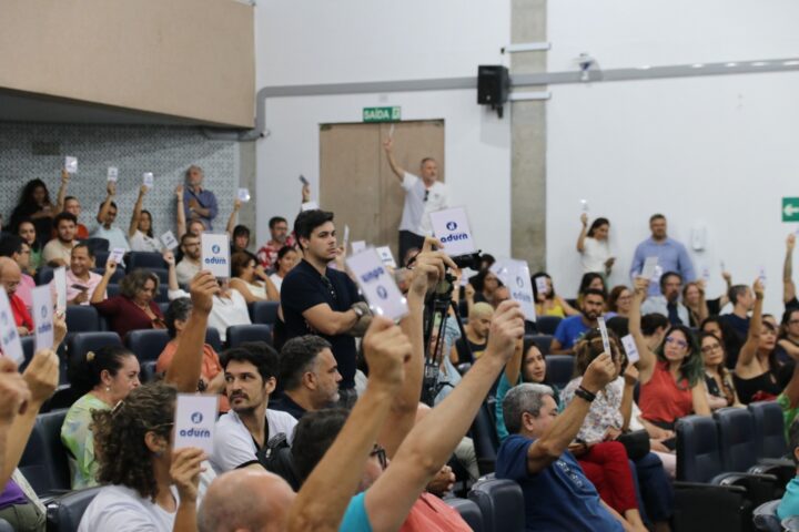 Professores da UFRN decidem deflagração da greve em plebiscito