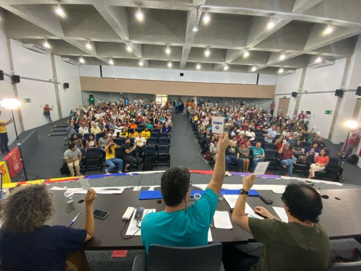 Professores, técnicos e bolsistas da UFRN seguem em greve