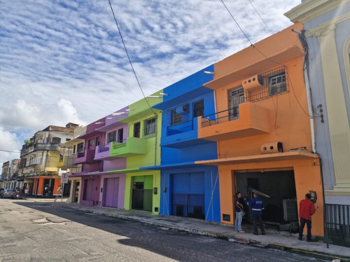 Pintura de fachadas na Ribeira não segura comerciantes