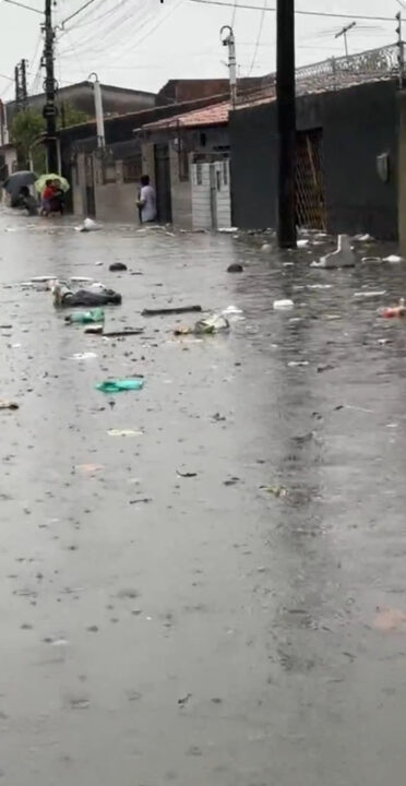 Chuvas em Natal: alagamentos, crateras nas ruas e moradores ilhados 