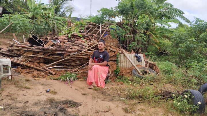 Moradia de mulher trans desmorona após fortes chuvas; veja como ajudar